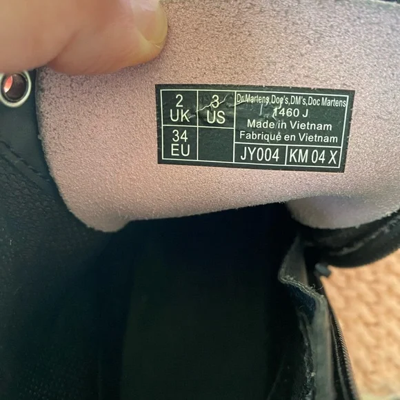 Doc Martin’s. - Picture 4 of 4